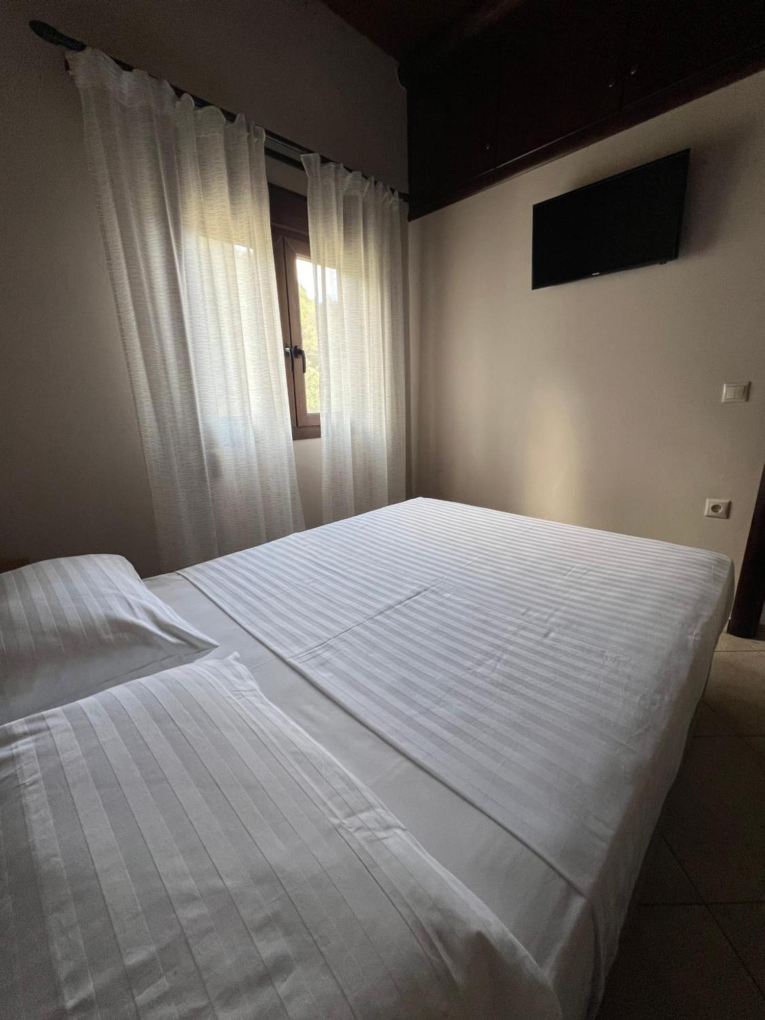 Serenity Resort Vrísai Extérieur photo